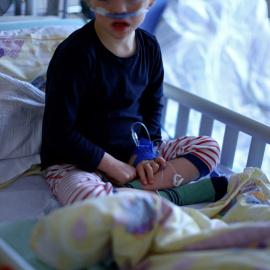 Imagen de un niño hospitalizado por complicaciones respiratorias- 05/12/2022