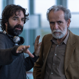 El director Mateo Gil junto al actor Guillermo Toledo en un fotograma de 'Los favoritos de Midas'.