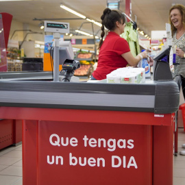 Dependienta de un supermercado de Dia. E.P.