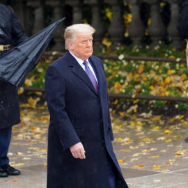 El presidente de los EEUU, Donald J. Trump, después de que él y la primera dama Melania Trump participaron en la celebración del Día Nacional de los Veteranos.