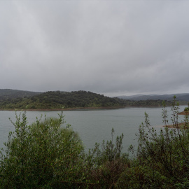 Vista del Pantano de la Minilla, embalse que suministra a la capital Andaluza, a 12 de Diciembre de 2022 en Sevilla, (Andalucía, España).