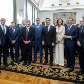 José Luis Escrivá posa con los presidentes y principales directivos de la banca española en el acto de su toma de posesión como gobernador del Banco de España, en la sede de la institución, en Madrid. E.P./Alberto Ortega / Europa Press