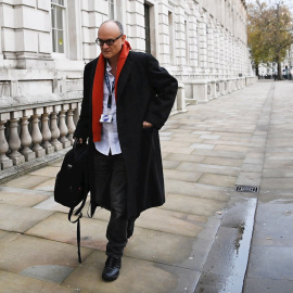 Dominic Cummings llega al nº 10 de Downing Street en Londres. - EFE