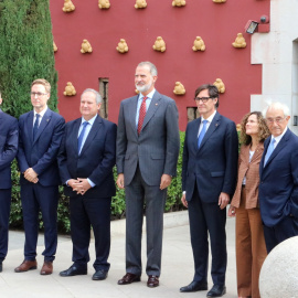 Foto de família amb el rei Felip VI que ha presidit l'acte inaugural