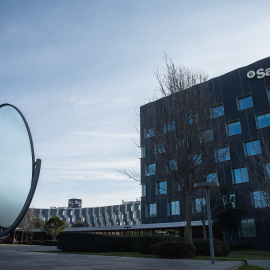 El logo del Banco Sabadell en su sede en San Cugat del Vallés (Barcelona). E.P./David Zorrakino