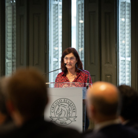 La presidenta de la CNMC, Cani Fernández, durante un coloquio, a 29 de marzo de 2022, en Barcelona.