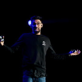 El CEO y organizador del evento Mundo Crypto, Mani Thawani, en el WiZink Center, a 26 de agosto de 2022, en Madrid (España).