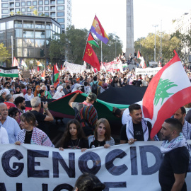 Centenars de persones s'han manifestat per Palestina aquest divendres a la tarda a Barcelona.