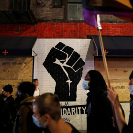 Manifestantes participan en una manifestación de Black Lives Matter en Manhattan, Nueva York, Estados Unidos, el 5 de noviembre de 2020.