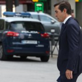 El presidente del BBVA asegura al juez que se enteró por la prensa de que el banco había contratado a Villarejo