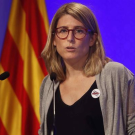 La consellera de Presidència i portaveu del Govern, Elsa Artadi, en roda de premsa aquest dimarts, 3 de juliol. EFE / Toni Albir.