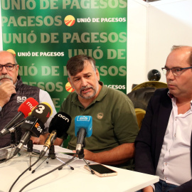 Jaume Pedrós, Joan Caball i Néstor Serra durant la roda de premsa d'UP de balanç de l'any agrari a la Fira de Sant Miquel de Lleida