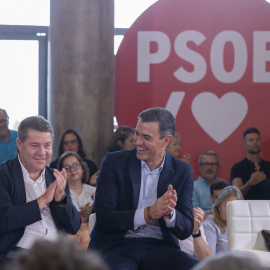 El presidente de la Junta de Castilla-La Mancha, Emiliano García Page, junto al presidente del Gobierno y secretario general del PSOE, Pedro Sánchez, en un acto celebrado en Toledo el pasado jueves.