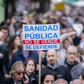 Unas 200.000 personas según la Delegación de Gobierno marchan durante una manifestación contra el desmantelamiento de la Atención Primaria en la Sanidad Pública, a 13 de noviembre de 2022, en Madrid (España)