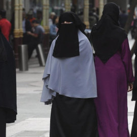 Mujeres con velo islámico. REUTERS