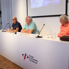 Pepe Sánchez, president de la Coordinadora Veïnal del Baix Besòs, i Camilo Ramos, president de la FAVB, en roda de premsa