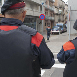 Dos agentes de los Mossos d'Esquadra / EFE