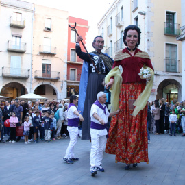 Els gegants Gala i Salvador Dalí durant la celebració.