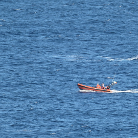 Salvamento Marítimo reanuda la búsqueda de desaparecidos tras el naufragio cerca de El Hierro