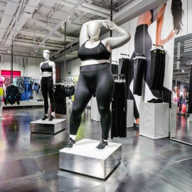 Maniquís plus size en una tienda de Londres. / NIKE