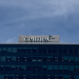 El logo de Cellnex Telecom, en su sede en Barcelona. E.P./David Zorrakino