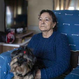 Rosario Gómez-Limón, en el salón de la casa que ocupa en Vallecas (Madrid), de la que será desalojada el 11 de enero.