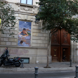 Exterior del Palau Martorell, convertit en centre expositiu, al carrer Ample de Barcelona