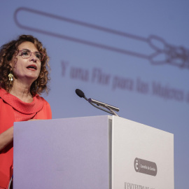 La vicepresidenta primera y ministra de Hacienda, María Jesús Montero, interviene durante el II Encuentro de Alcaldesas.