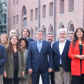 L'expresident Carles Puigdemont acompanyat de dirigents i diputats de Junts en unes jornades de treball del partit a Waterloo