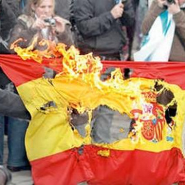 Imagen de archivo de una quema de bandera en Catalunya