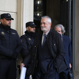 El ex¡presidente de la Junta de Andalucía, José Antonio Griñán a la salida del juicio del caso ERE en la Audiciencia Provincial a 19 de noviembre del 2019