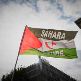 Una bandera durante una manifestación en apoyo al Sahara Occidental, desde Atocha a la plaza de Jacinto Benavente, a 11 de noviembre de 2023, en Madrid (España). Imagen de archivo.