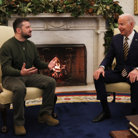 El presidente ucraniano, Volodimir Zelenski, junto al líder estadounidense, Joe Biden, en su encuentro en Washington, a 21 de diciembre de 2022.