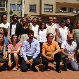 Foto de família de parts dels signants del manifest 'Drets i Llibertats', presentat aquest dimecres 4 de juliol a Barcelona. / Lafede.cat.