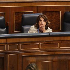 27/06/2018.- La ministra de Justicia, Dolores Delgado, durante el pleno del Congreso en el que ha comparecido el presidente del Gobierno, Pedro Sánchez, para informar sobre el próximo Consejo Europeo. EFE/Ballesteros