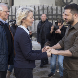 Ursula von der Leyen y Josep Borrell en su encuentro con Volodímir Zelenski.