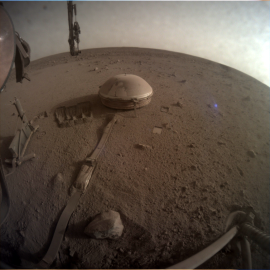 Imagen de la última fotografía tomada por InSight, el robot que se despide de Marte tras cuatro años de misión.