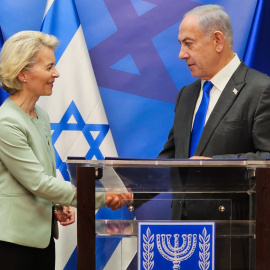 La presidenta de la Comisión Europea, Ursula von der Leyen, junto al primer ministro israelí, Benjamin Netanyahu.