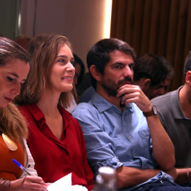 La presidenta del grup parlamentari dels Comuns, Jéssica Albiach, al costat del Ministre de Cultura, Ernest Urtasun en el Consell Nacional de la formació.