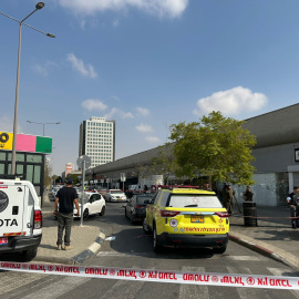 Un muerto y ocho heridos en un tiroteo en una estación del sur de Israel que la policía investiga como "ataque terrorista"