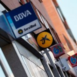 La banca se hace más fuerte a costa de destruir un 40% de su empleo