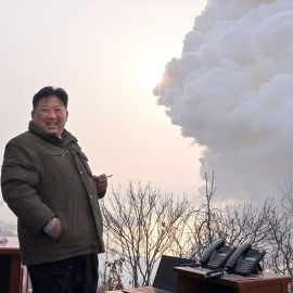 Imagen de Kim Jong-un, líder de Corea del Norte, durante una prueba militar hace pocos días.