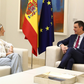 El presidente del Gobierno, Pedro Sánchez, junto a la vicepresidenta segunda Yolanda Díaz, en un encuentro este martes en Moncloa.