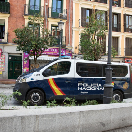 Furgón de la Policía Nacional en la plaza de Lavapiés, a 22 de octubre de 2022 en Madrid