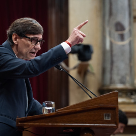 El presidente de la Generalitat de Catalunya, Salvador Illa, interviene durante un debate de Política General en el Parlament de Catalunya.