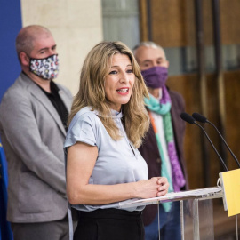 Yolanda Díaz, con los secretarios generales de CCOO y UGT. (Foto de ARCHIVO)