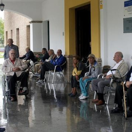 Detenidos los dueños de un geriátrico por quedarse con parte de las nóminas. EFE/Archivo