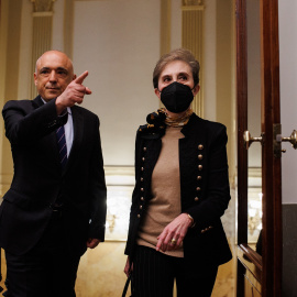 El secretario general del Grupo Socialista en el Congreso de los Diputados, Rafael Simancas, y la directora del Centro Nacional de Inteligencia (CNI), Paz Esteban.