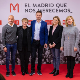 El secretario general del PSOE de Madrid, Juan Lobato, junto a otros integrantes de la federación socialista madrileña.