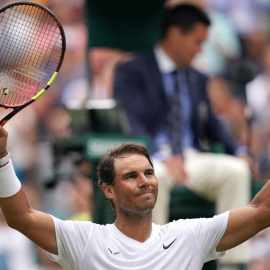 Rafa Nadal celebra la victoria en Wimbledon. EFE/EPA/WILL OLIVER